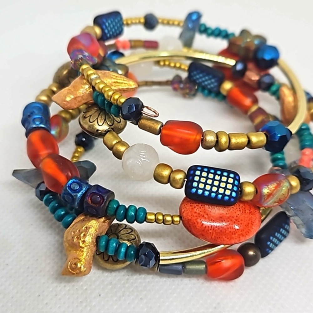 Whimsical Handmade Colorful Crystal Beaded Memory Wire Wrap Bracelet (J158) - Picture 2 of 6